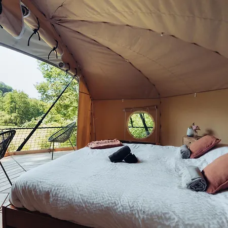 Les Nids Du Chateau De Pailhe *