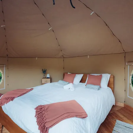 Les Nids Du Domaine Du Chateau De Pailhe Luxury tent *