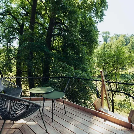 Les Nids Du Domaine Du Chateau De Pailhe Lüks kamp alanı