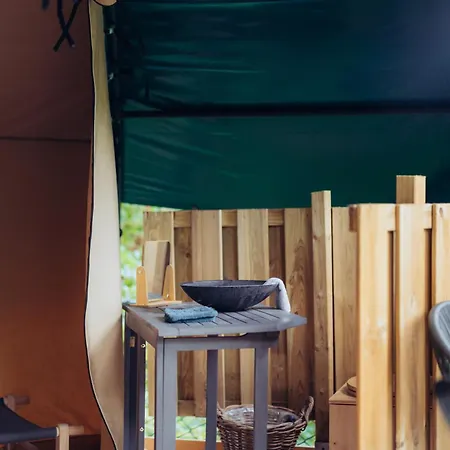 Les Nids Du Domaine Du Chateau De Pailhe Luxury tent *