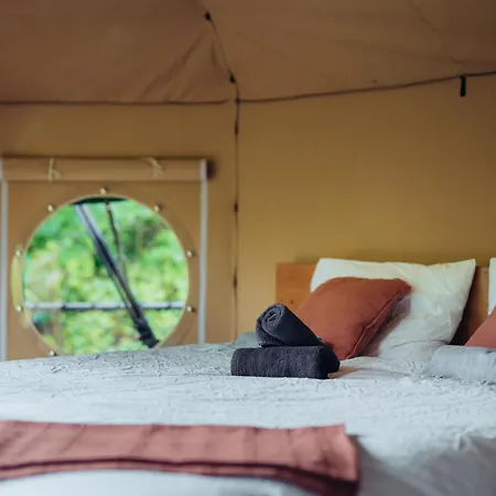 Les Nids Du Domaine Du Chateau De Pailhe Luxury tent Clavier