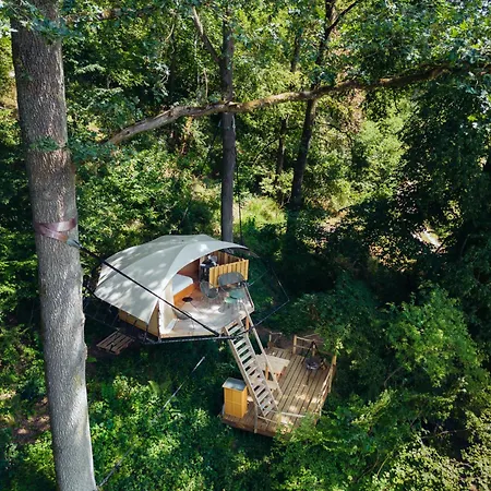 Les Nids Du Domaine Du Chateau De Pailhe Luxury tent *