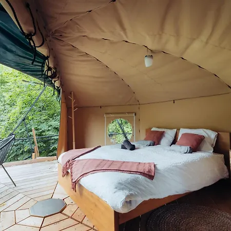 Les Nids Du Domaine Du Chateau De Pailhe