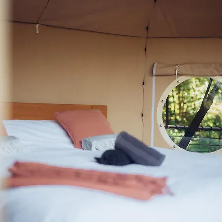 Luxury tent Les Nids Du Domaine Du Chateau De Pailhe