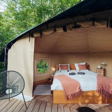 Luxury tent Les Nids Du Domaine Du Chateau De Pailhe *