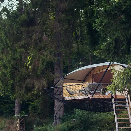 Les Nids Du Domaine Du Chateau De Pailhe Lüks kamp alanı