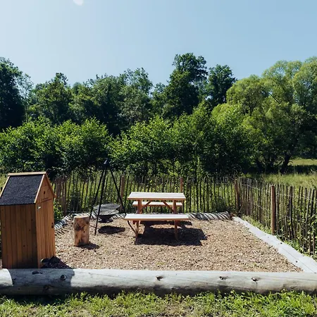 Luxury tent Les Nids Du Domaine Du Chateau De Pailhe